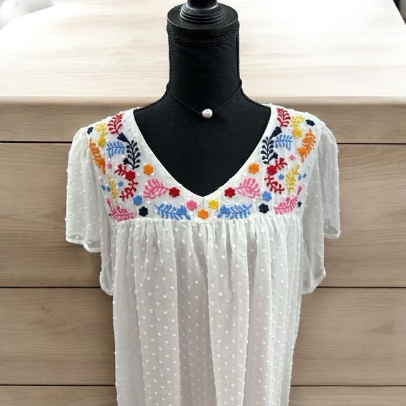 Adorable white embroidered flutter sleeve V neck  flowy bohemian top w dots - Picture 4 of 8